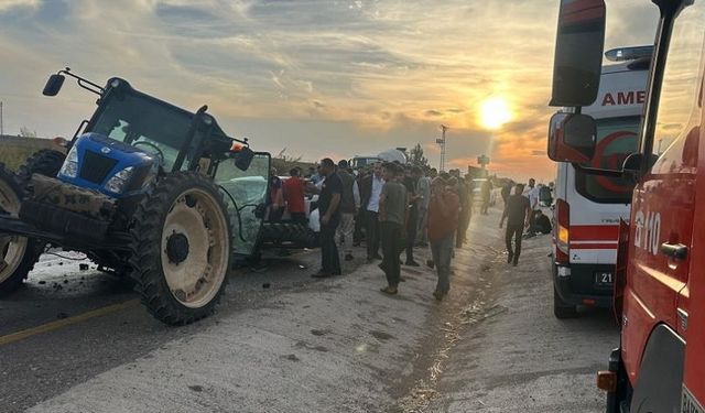 Diyarbakır’da otomobil ile traktör çarpıştı: 5 yaralı