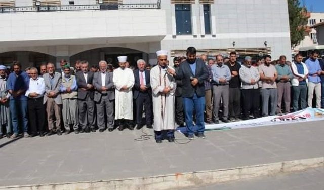 Diyarbakır’ın bir ilçesinde Filistinliler için gıyabi cenaze namazı kılındı