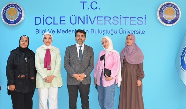 Filistinli öğrencilerden Dicle Üniversitesi Rektörüne ziyaret
