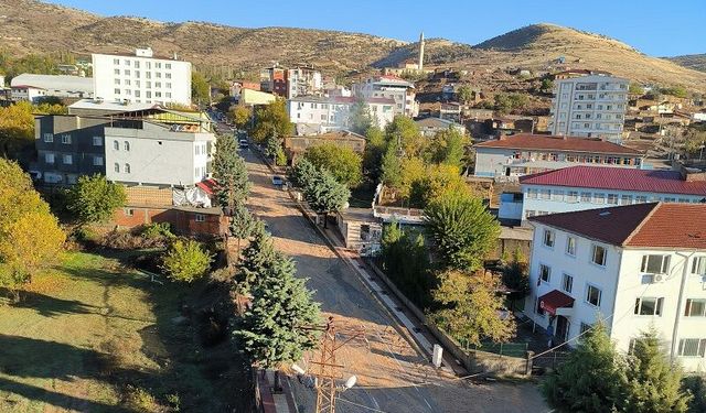 Diyarbakır’da araçlar çukura düştü!