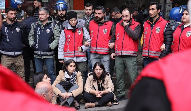 Diyarbakır’da eylem: Çok sayıda gözaltı var!