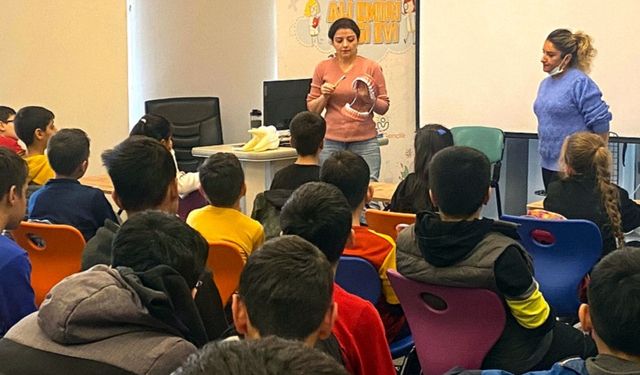 Diyarbakır'da uzmanlardan öğrencilere eğitim