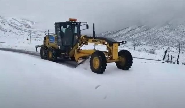 Diyarbakır ilçeleri kar altında! Çalışma başladı