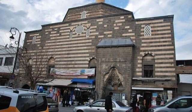 Bakan tarih verdi: Diyarbakır’daki tarihi cami sonunda açılıyor!
