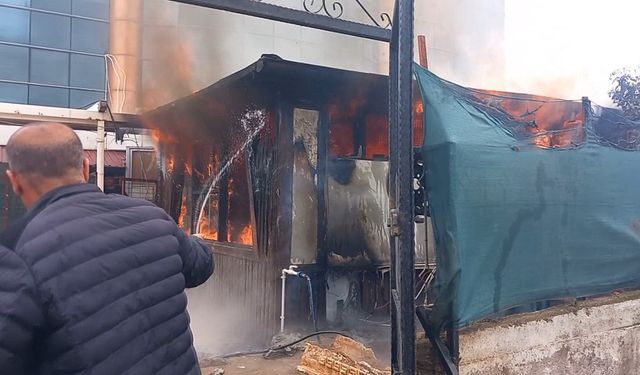 Diyarbakır’da yangın! Depo yandı