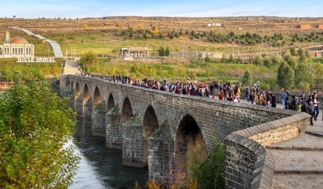 Diyarbakır’da demlik çay dayatması: Almayan içemez!