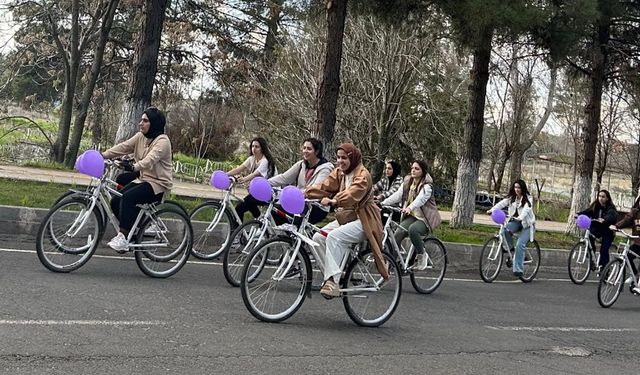 Diyarbakır'da kadınlar 8 Mart'ta pedal çevirdi