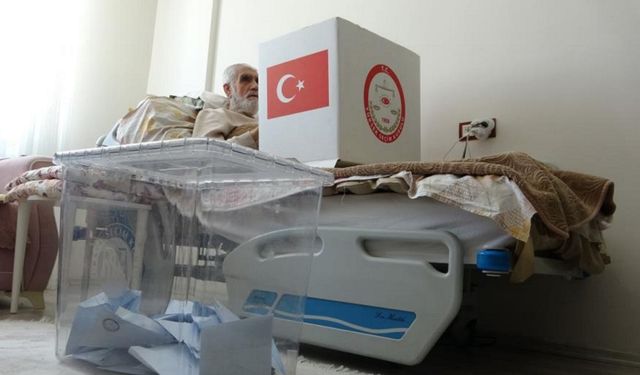 Diyarbakır’da seyyar sandıkta oy kullandılar