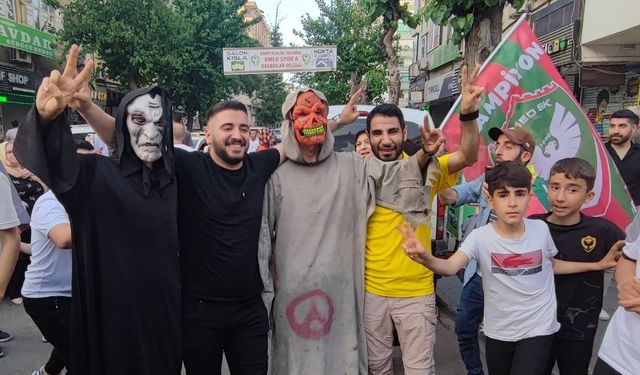 Diyarbakır’da Amedspor'un şampiyonluğu kutlanıyor!