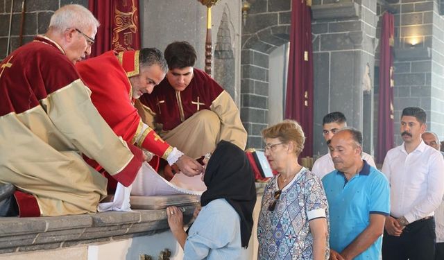 Diyarbakır’da bölgenin en büyük kilisesinde gecikmeli bayram