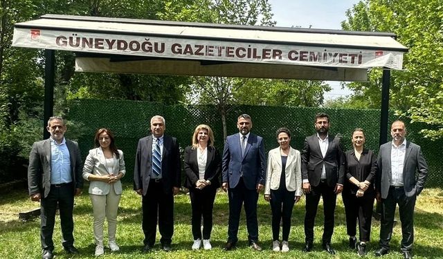 Diyarbakır'da gazeteciler başkanını seçti! Bozarslan güven tazeledi
