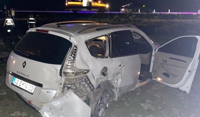 Diyarbakır'da otomobil tarlaya uçtu: 2'si ağır 5 yaralı