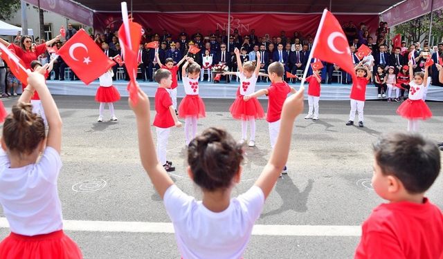 Diyarbakır’daki 23 Nisan kutlamalarından renkli kareler