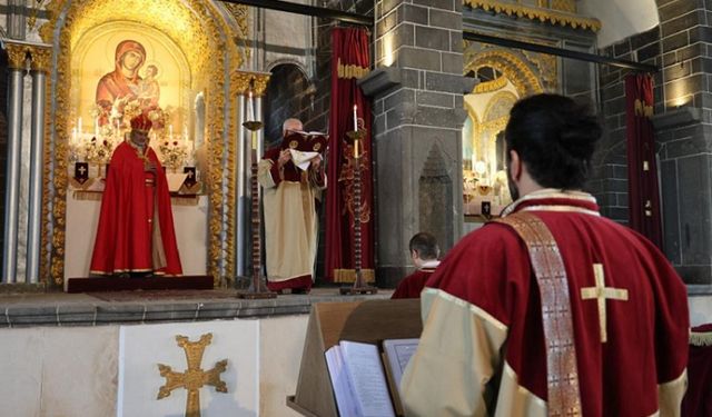 Diyarbakır’da buruk Noel: Kilisede 10 cemaat kaldı