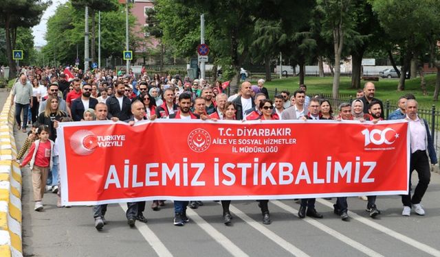 Diyarbakır'da Aile Haftası için yürüdüler