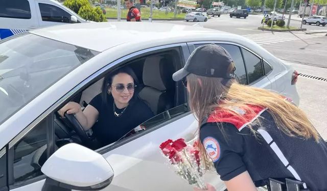 Diyarbakır’da kadın polislerden Anneler Günü sürprizi
