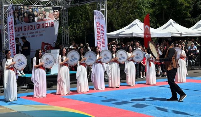 Diyarbakır’da Kürtçe müzik eşliğinde 19 Mayıs kutlaması