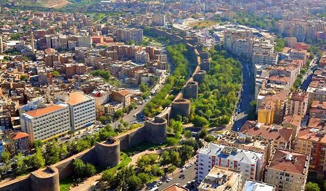 Ünlü seyyah Diyarbakır’ı hangi şehre benzetti?