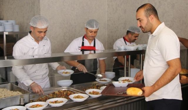 Diyarbakır'da pilav üstü tavuk döner sadece 70 lira!