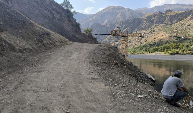 Diyarbakır’daki köy yolu asfalt bekliyor