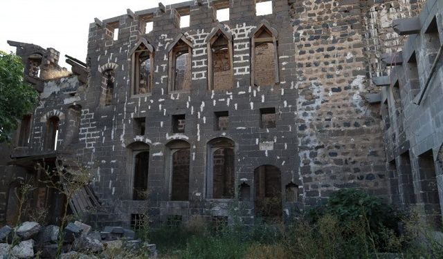 Tescilli Diyarbakır evleri teslim edilmedi: Vatandaş mağdur