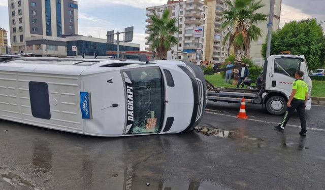 Diyarbakır’da şehir içi minibüs kaza yaptı: Ağır yaralılar var