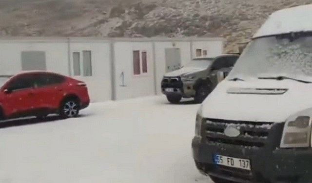 Van'da kar sürprizi: Başkale beyaza büründü