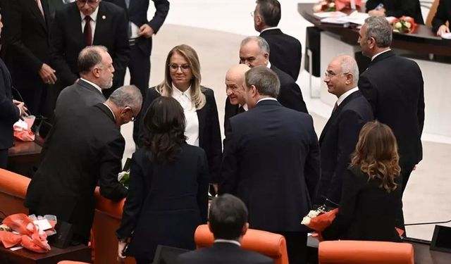 Bahçeli, DEM Parti ile tokalaşmasının nedenini açıkladı!