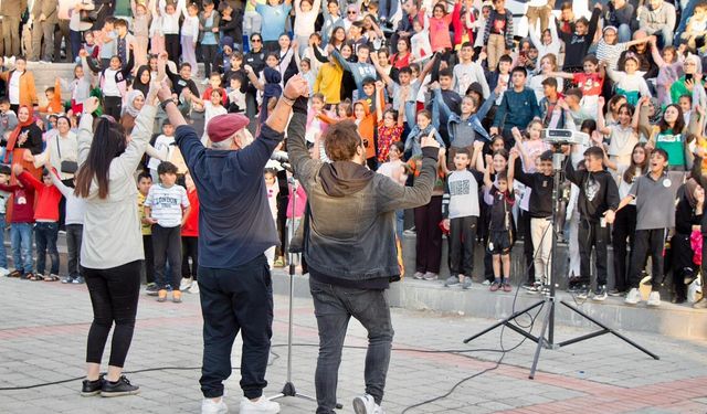 Diyarbakır Çınar’daki şenlik renkli görüntülere sahne oluyor