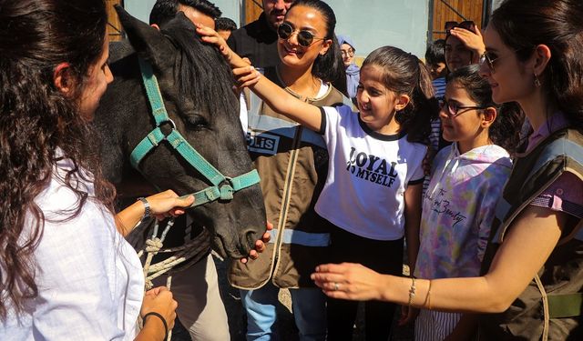 Diyarbakır emniyeti, çocuklara hayvan sevgisi aşıladı!