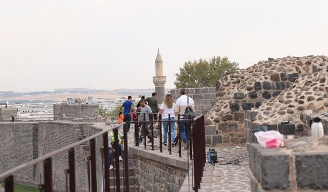 Diyarbakır Surlarına demir dikildi: Tepkiler gecikmedi