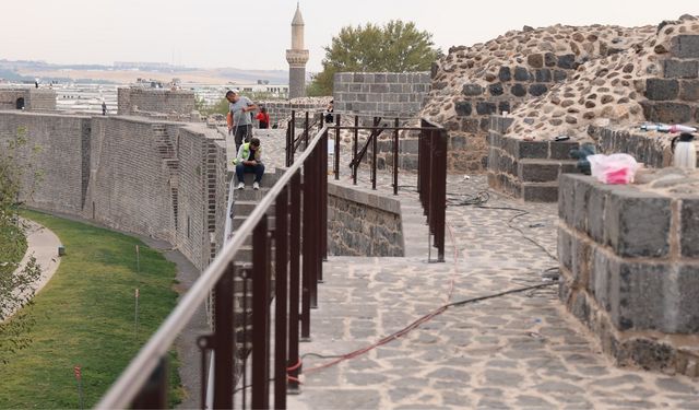 Diyarbakır Surlarına demir dikildi: Tepkiler gecikmedi