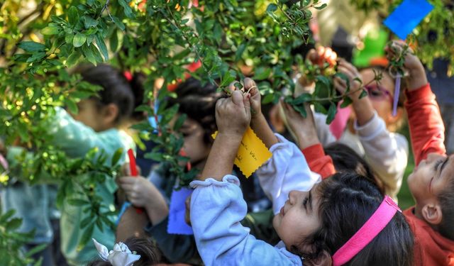 Diyarbakır’da çocuklar Kürtçe, Türkçe ve Zazaca dilek diledi