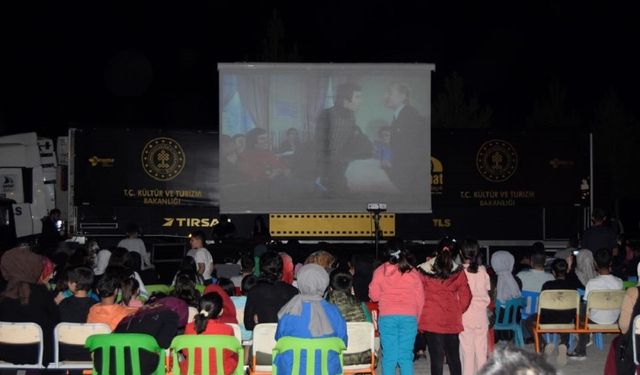 Gezen Sinema TIR’ı bu kez Diyarbakır’a geldi!