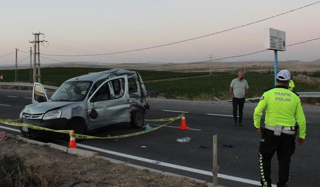 Öğretmenleri alan araca kamyon çarptı: Ölü ve yaralı var