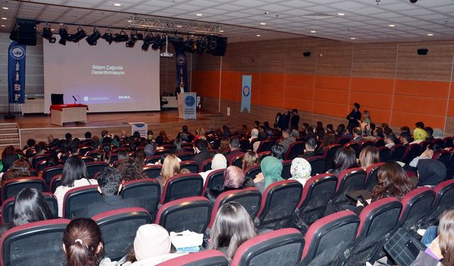 Diyarbakır’da "Dezenformasyon” konulu konferansa yoğun ilgi!