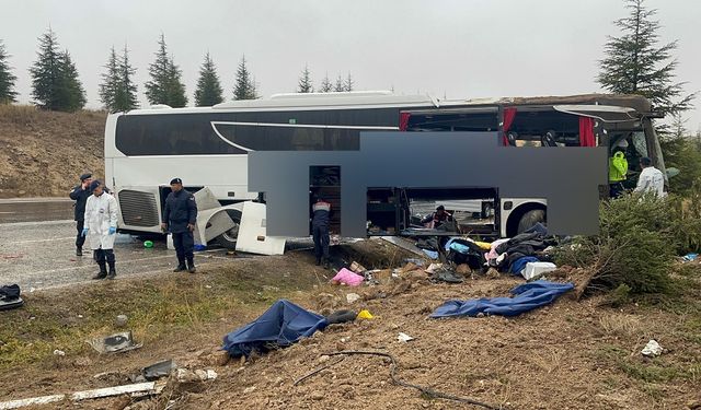 Yolcu otobüsü devrildi! Ölü ve çok sayıda yaralılar var