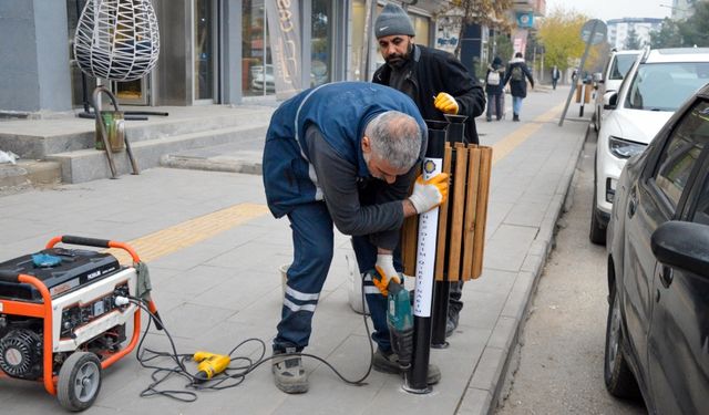 Diyarbakır Büyükşehir Belediyesi 1000 adet çöp kovası montajı yaptı