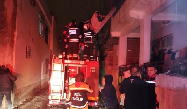Diyarbakır'da yangın: 3 kişilik aile kurtarıldı!