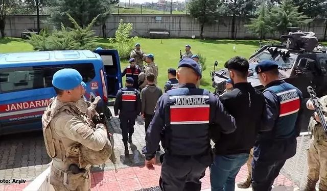 Diyarbakır'da tarihi operasyon: 25 kişi yakalandı, 17'si tutuklandı!