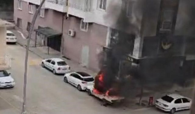 Diyarbakır’da park halindeki Tofaş alev topuna döndü