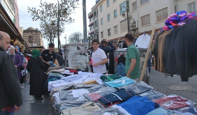 Diyarbakır’da Ramazan yoğunluğu: Çarşı esnafı meydana taşındı
