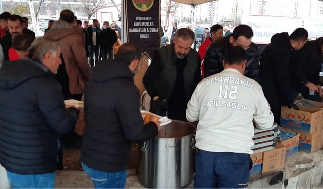 Diyarbakır’daki hastane önünde Ramazan boyunca ücretsiz iftar!