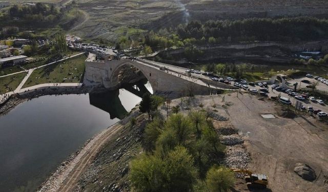 Diyarbakır Malabadi Köprüsü'nden atladılar: Dron, muska…