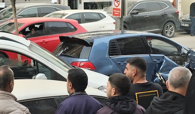 Diyarbakır'da trafik kazası: Araçlarda maddi hasar oluştu!