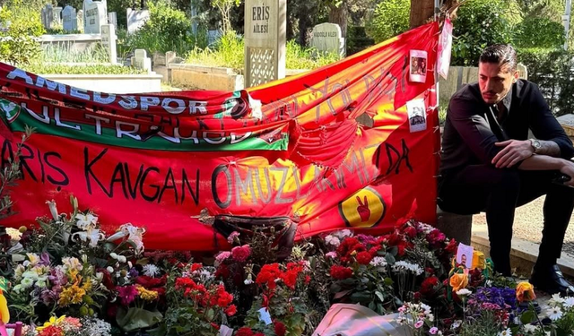 Amedsporlu Veysal Sapan Sırrı Süreyya Önder'in mezarını ziyaret etti!