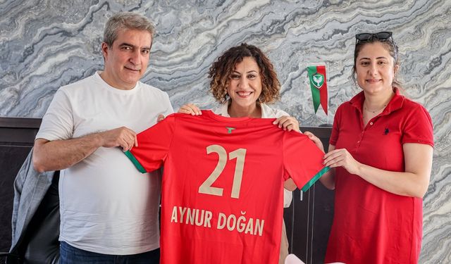 Aynur Doğan’a 21 numaralı Amedspor forma!