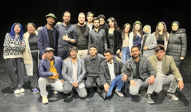 Dicle Üniversitesi öğrencileri tiyatroyu sevdiriyor