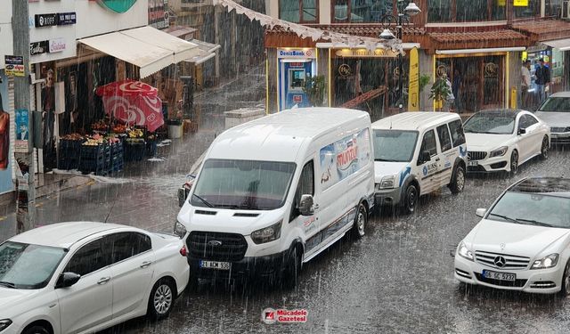 Diyarbakır’da fırtına ve dolu yağışı etkili oldu!