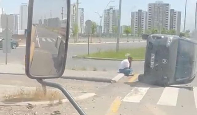 Diyarbakır’da araç yan yattı: Sürücü başında bekledi